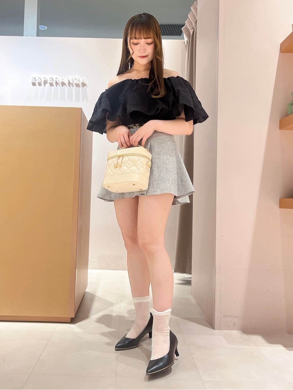 このかさんの「ESPERANZA｜【レイン対応/12時間パンプス】約5.5cm　歩きやすくて疲れにくい」を使ったコーディネート
