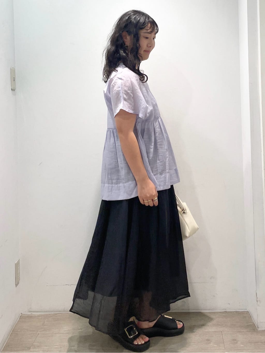 sumicaさんの「OPAQUE.CLIP｜麻混シアーペプラムブラウス【洗濯機洗い可】」を使ったコーディネート