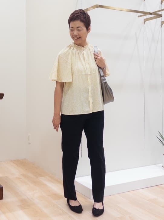 シュウコさんの「grove｜キレイも動きやすさも　美脚見えハイパーストレッチパンツ」を使ったコーディネート
