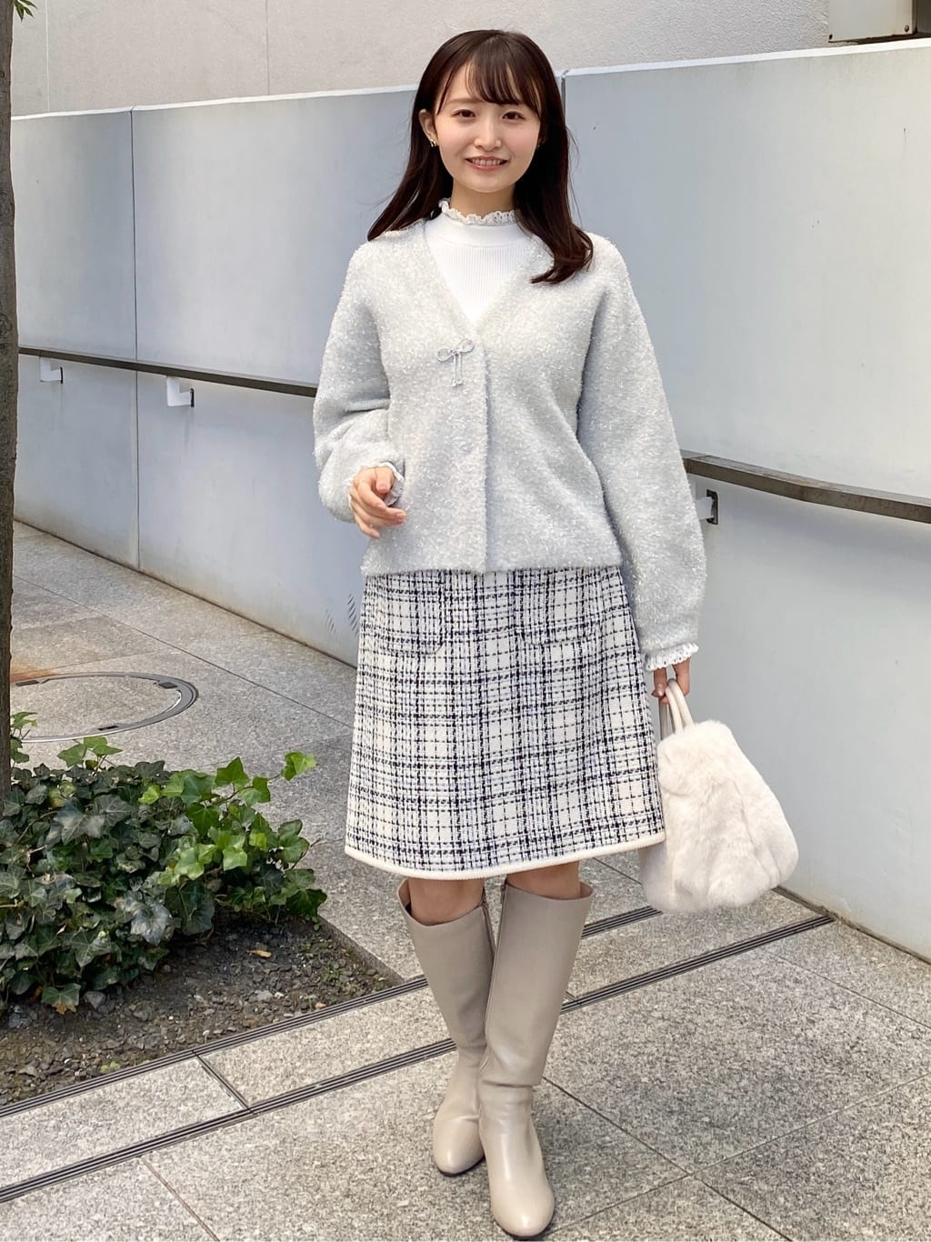 みさかさんの「index｜リボンブローチフィルムラメフェザーカーディガン【洗濯機OK】」を使ったコーディネート