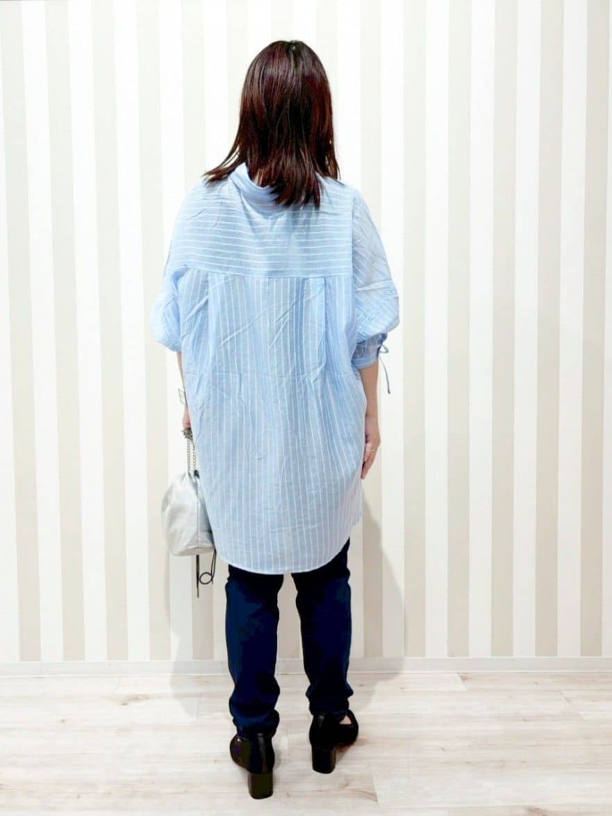ゆーんさんの「SHOO･LA･RUE｜【S-LL】程よい透け感 ストライプ柄 お袖ギャザーデザインシャツ」を使ったコーディネート