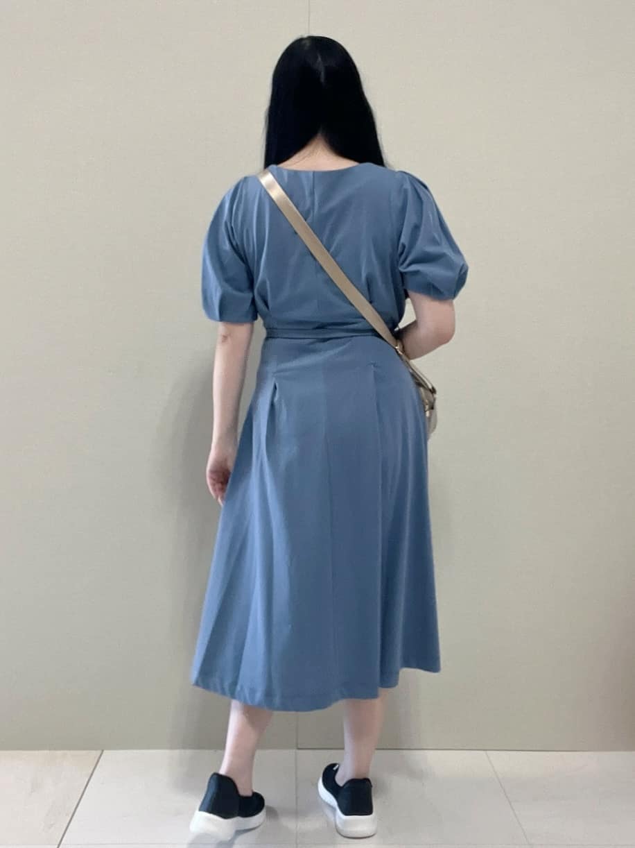 Hitomiさんの「index｜ハートネックパフワンピース【洗濯機洗い可／UVケア／接触冷感】」を使ったコーディネート