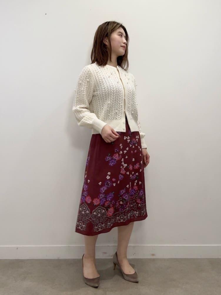 Suma Una本部スタッフさんの「SunaUna｜【COLLECTION LINE】パール調カーデ」を使ったコーディネート