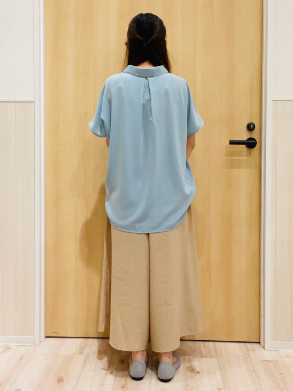 minamiさんの「SHOO･LA･RUE｜【洗える/S-LL/プチプラ】さらっとすっきりきれい見え スキッパーブラウス」を使ったコーディネート
