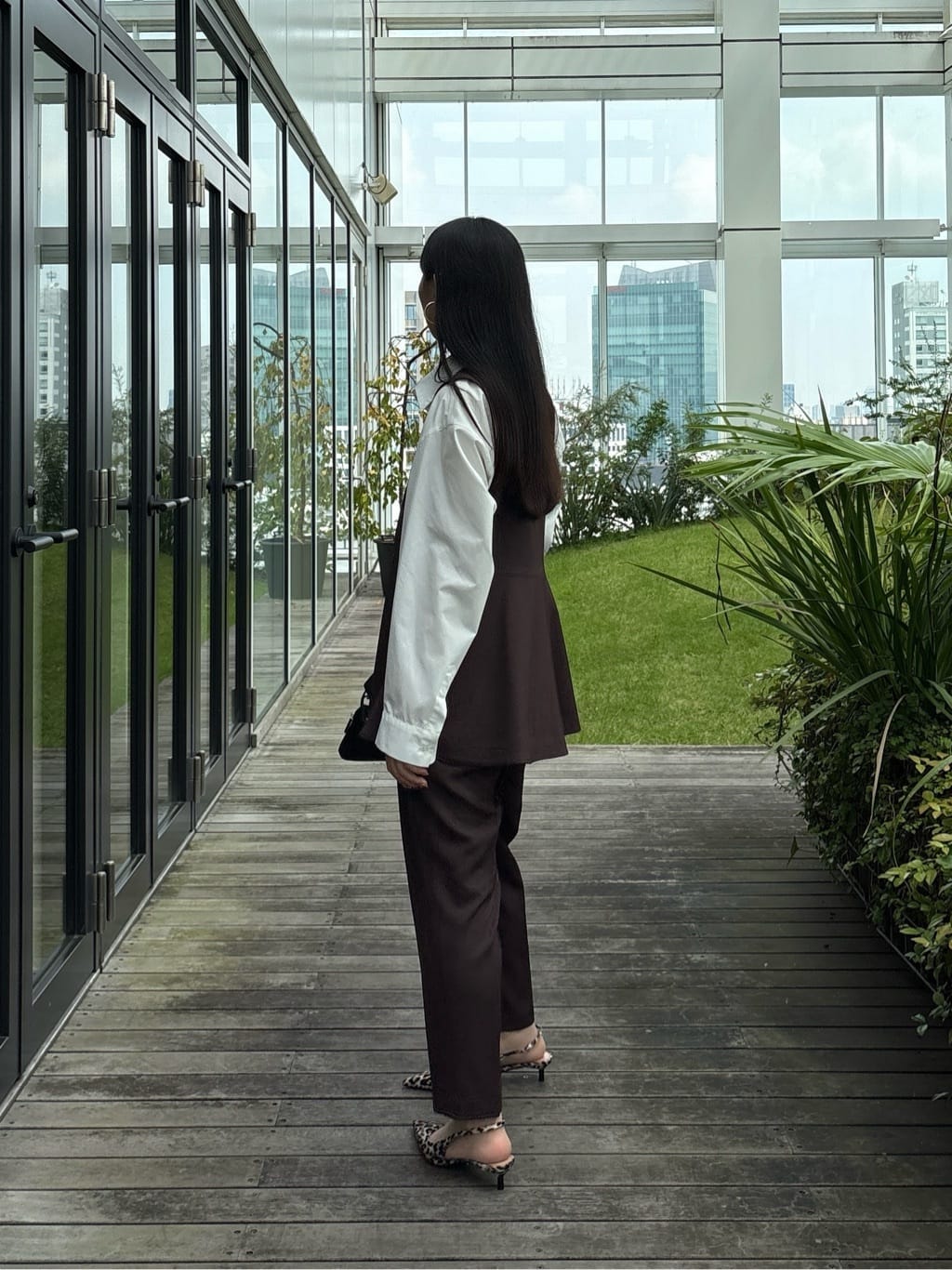rinaさんの「INDIVI｜Comfy SET UP｜イージーテーパードパンツ【セットアップ対応／通勤/カセット服】」を使ったコーディネート