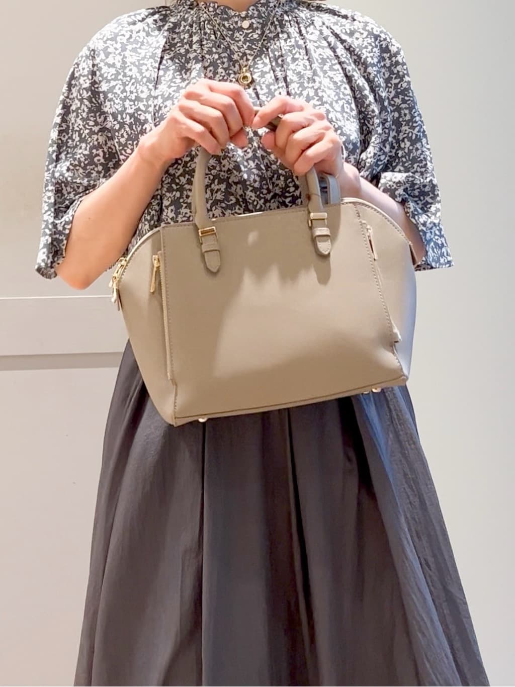 yamakoさんの「grove｜透け感がムードある 大人のタックギャザースカート」を使ったコーディネート