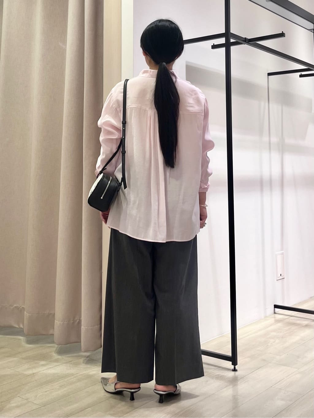 hasuさんの「INDIVI｜【体型カバー／清涼感】シアーオーバーシャツ」を使ったコーディネート