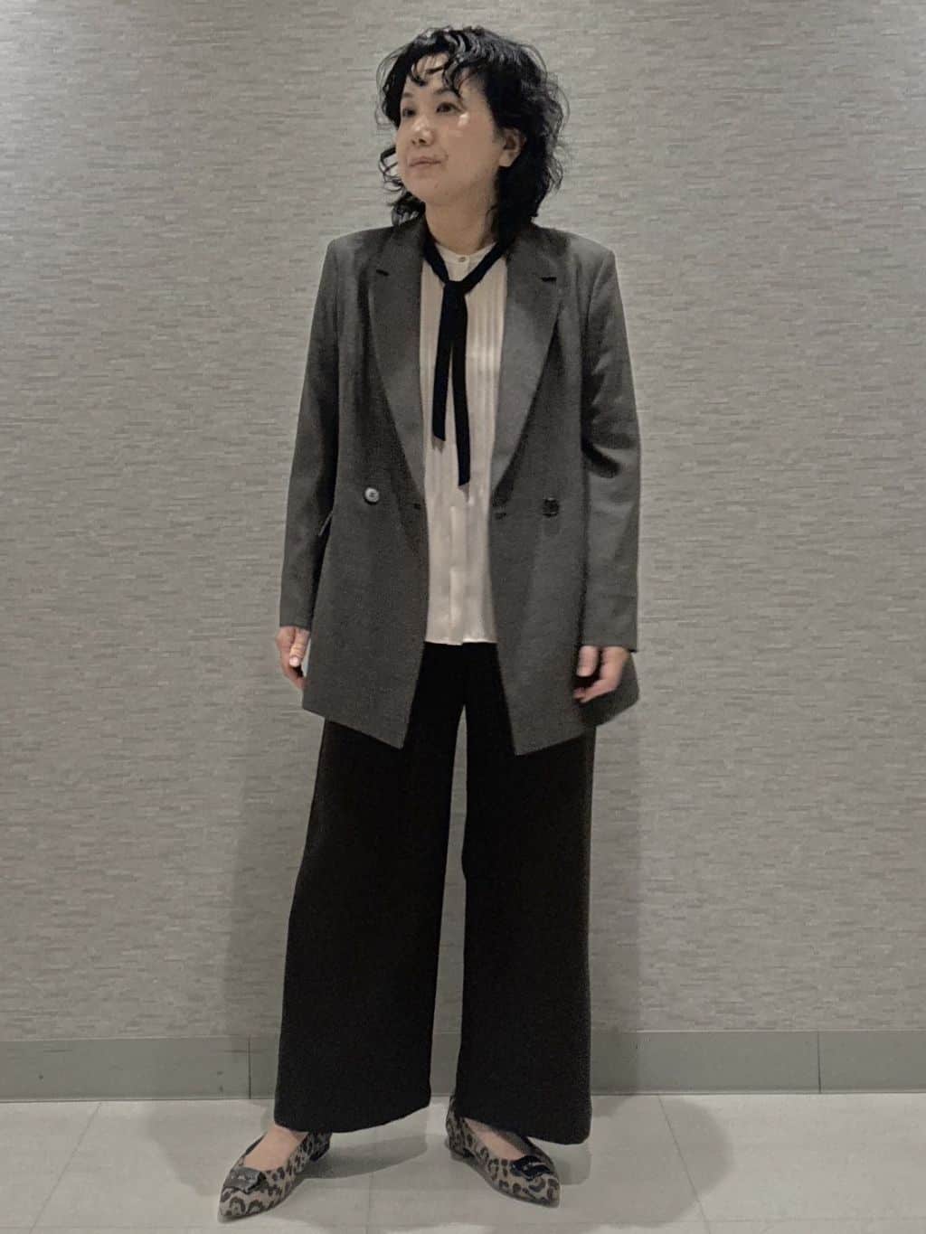 KOJIMAさんの「Reflect｜【配色ボウタイ付き】八分袖ジョーゼットブラウス」を使ったコーディネート
