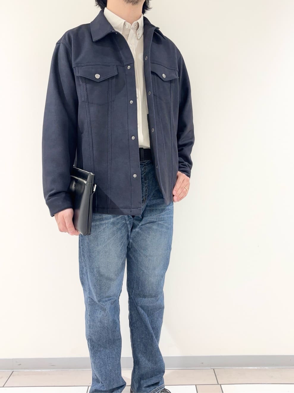 及川さんの「TAKEO KIKUCHI｜【モンスターストレッチ】日本製 ウォッシュド デニムパンツ」を使ったコーディネート