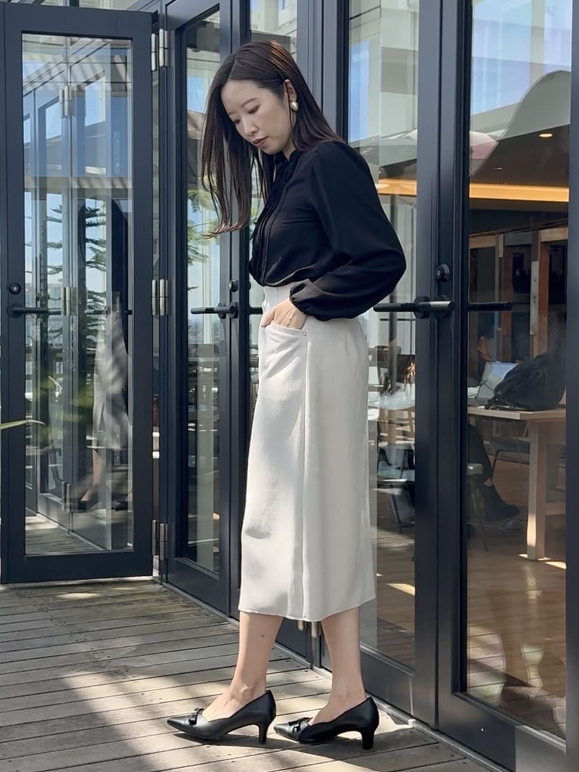 teiさんの「Couture brooch｜【大人可愛い・通勤】ピンタックレースブラウス」を使ったコーディネート