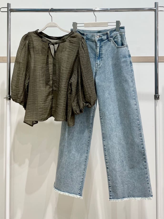 さーぽむさんの「SHOO･LA･RUE｜【S-LL/前後2WAY】バルーンスリーブが華やか こなれ見えシアーブラウス」を使ったコーディネート