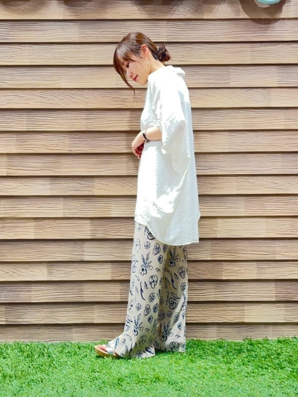 himiさんの「SHOO･LA･RUE｜【ひんやり】すっきりきれいに体型カバー コクーンシルエットワンピース」を使ったコーディネート