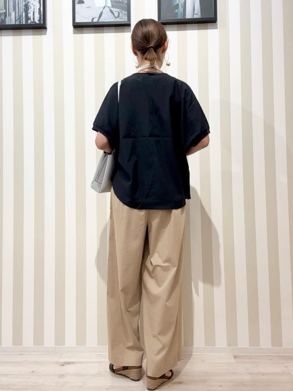 まつこさんの「SHOO･LA･RUE｜【ひんやり/洗濯後しわになりにくい】リブ切り替えドルマンブラウス」を使ったコーディネート