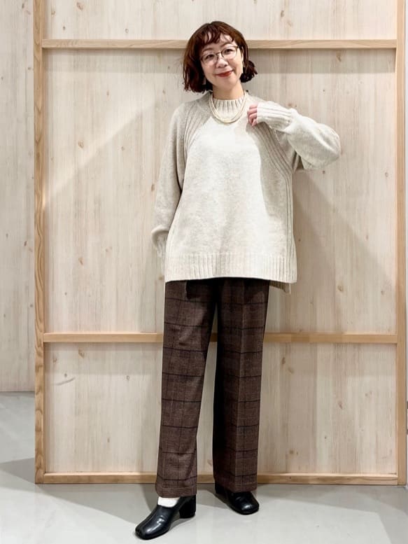 nakoさんの「THE SHOP TK｜ふんわり柔らかきれい色 ウール混ハイネックニット」を使ったコーディネート