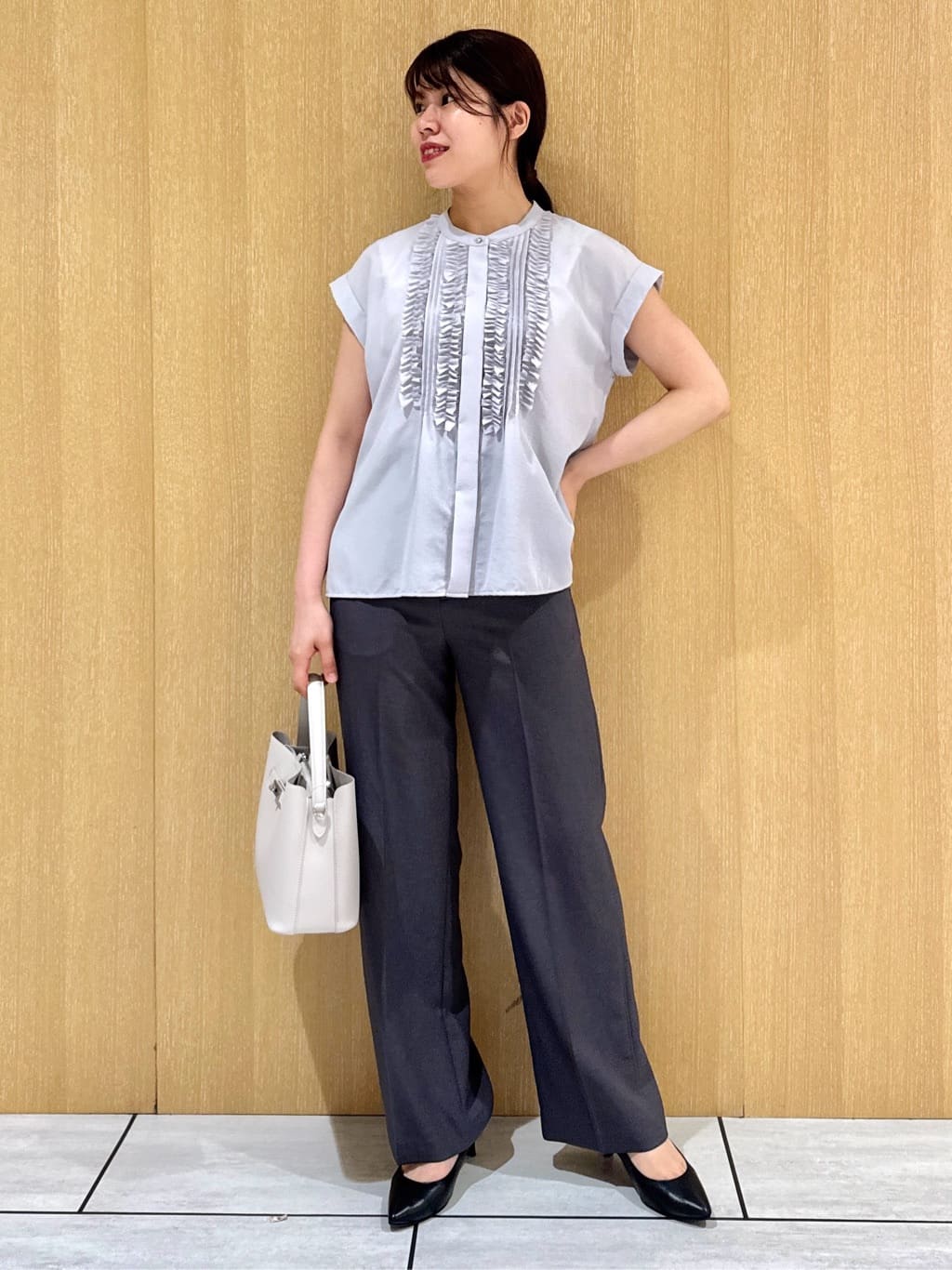 nanaさんの「UNTITLED｜【後ろウエストゴム】ツイルセミフレアパンツ」を使ったコーディネート