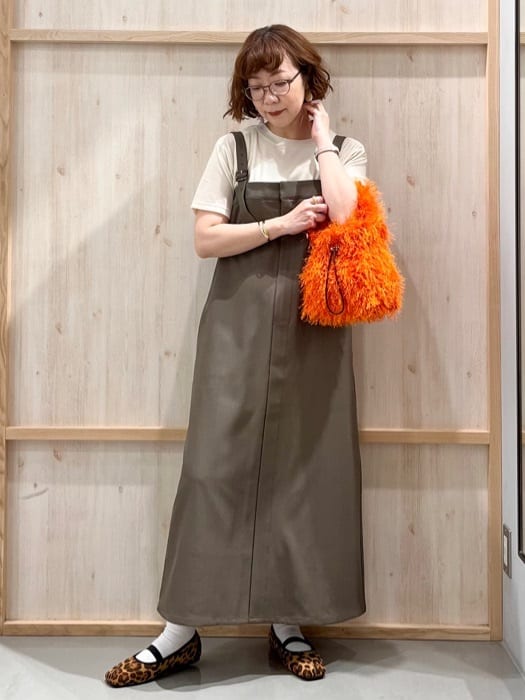 nakoさんの「THE SHOP TK｜シアーベロアカットソー【洗える】」を使ったコーディネート