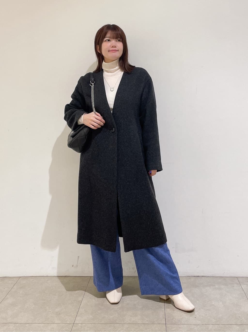 emikaさんの「INDIVI｜【軽量／ウール混】ライトフォルム ロングコート」を使ったコーディネート