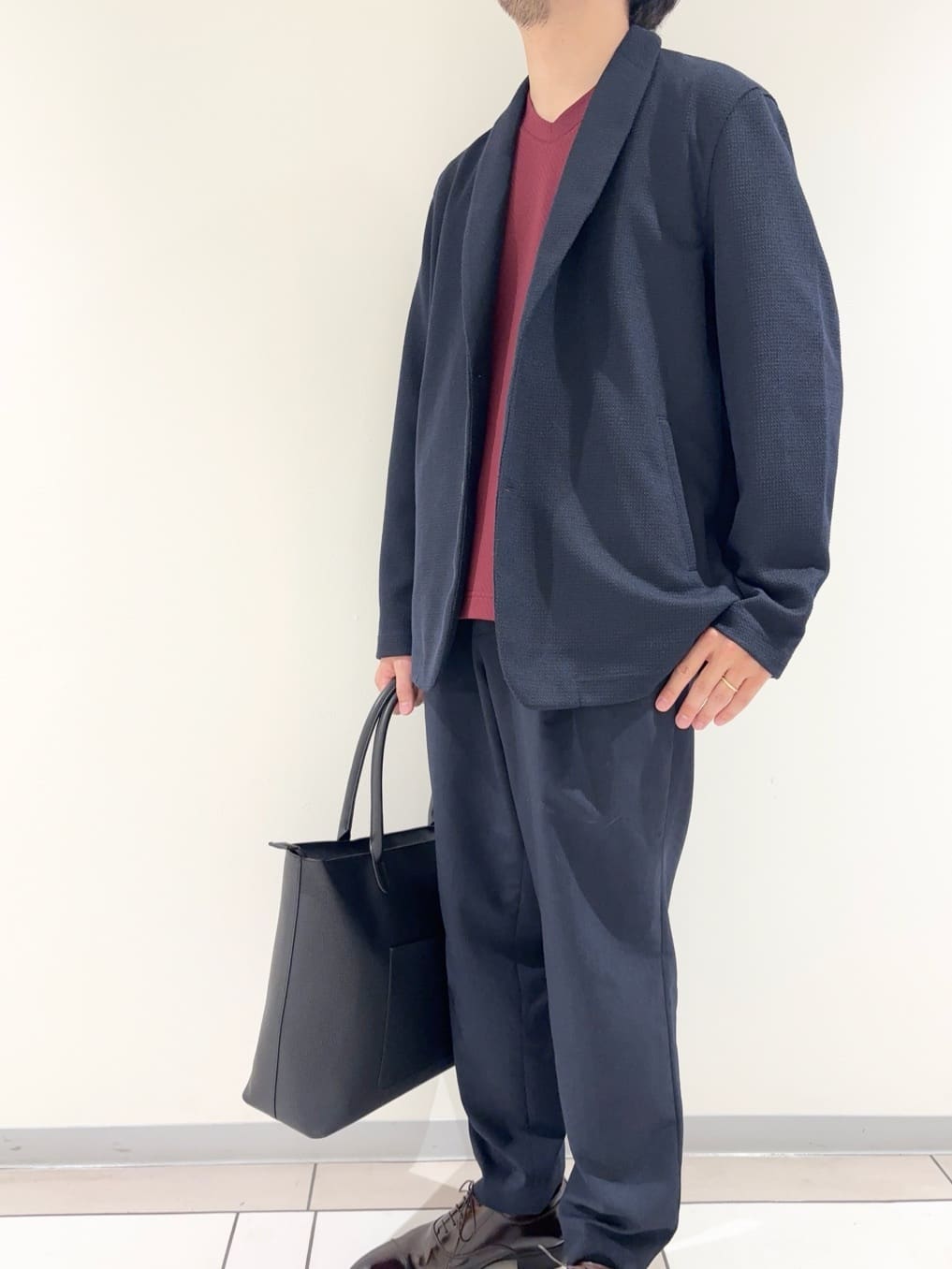 及川さんの「TAKEO KIKUCHI｜【尾州織】ショールカラー カーディガン」を使ったコーディネート