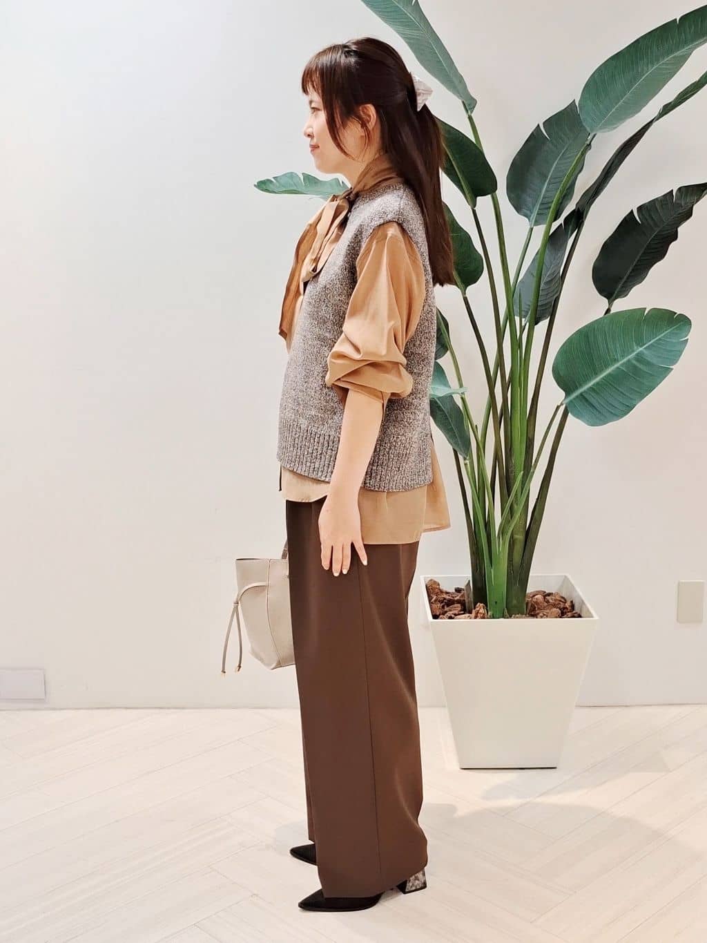 YuKaRiさんの「UNTITLED｜【重ね着レイヤードに】杢調ニットベスト」を使ったコーディネート