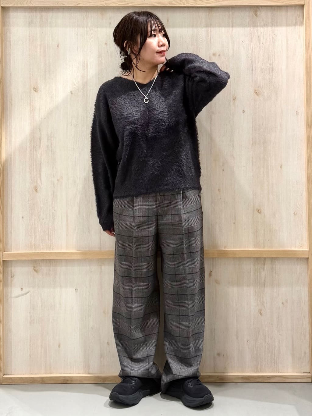 nanaさんの「THE SHOP TK｜【華やかで柔らか】ふわふわフェザーニット/洗える・前後2WAY」を使ったコーディネート