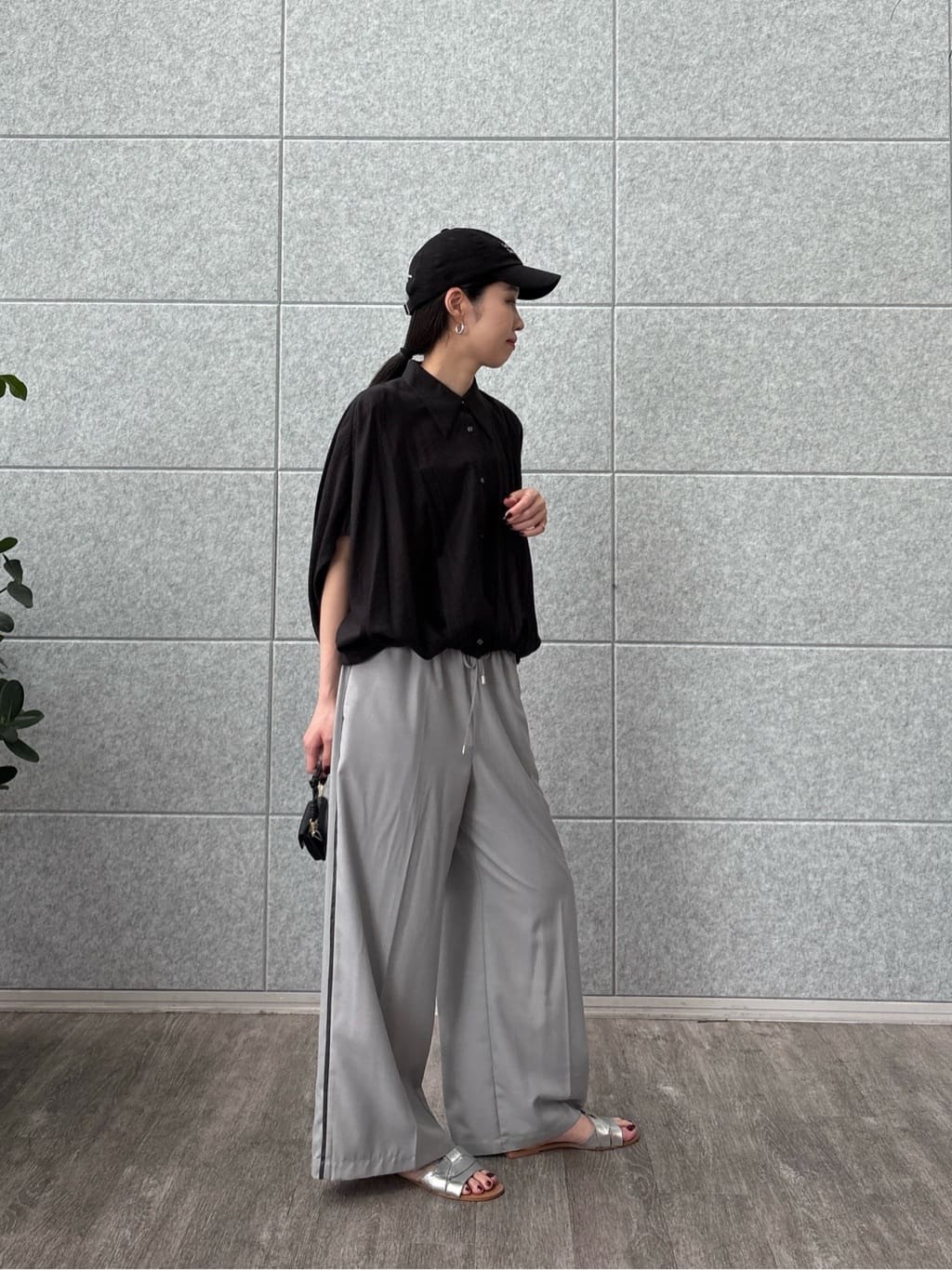 ひなさんの「INDIVI｜バルーンフォルムブラウス」を使ったコーディネート