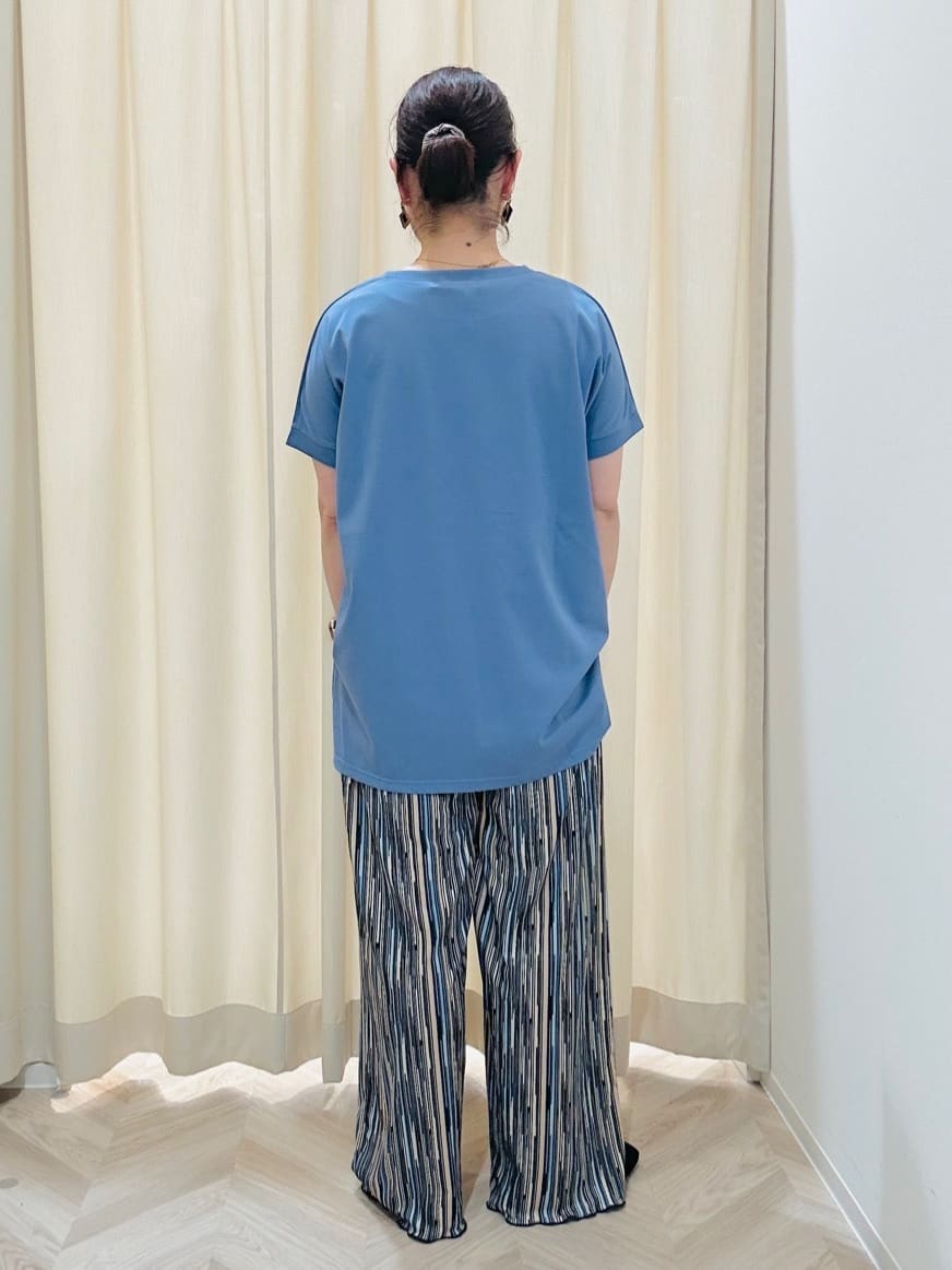 ちはるさんの「SHOO･LA･RUE｜◆【洗える/S-LL/ひんやり/UV】汗をかいても気になりにくい スリットトップス」を使ったコーディネート