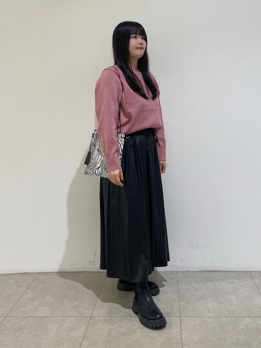 emikaさんの「INDIVI｜【洗える／選べる8色】トーンアップニット」を使ったコーディネート