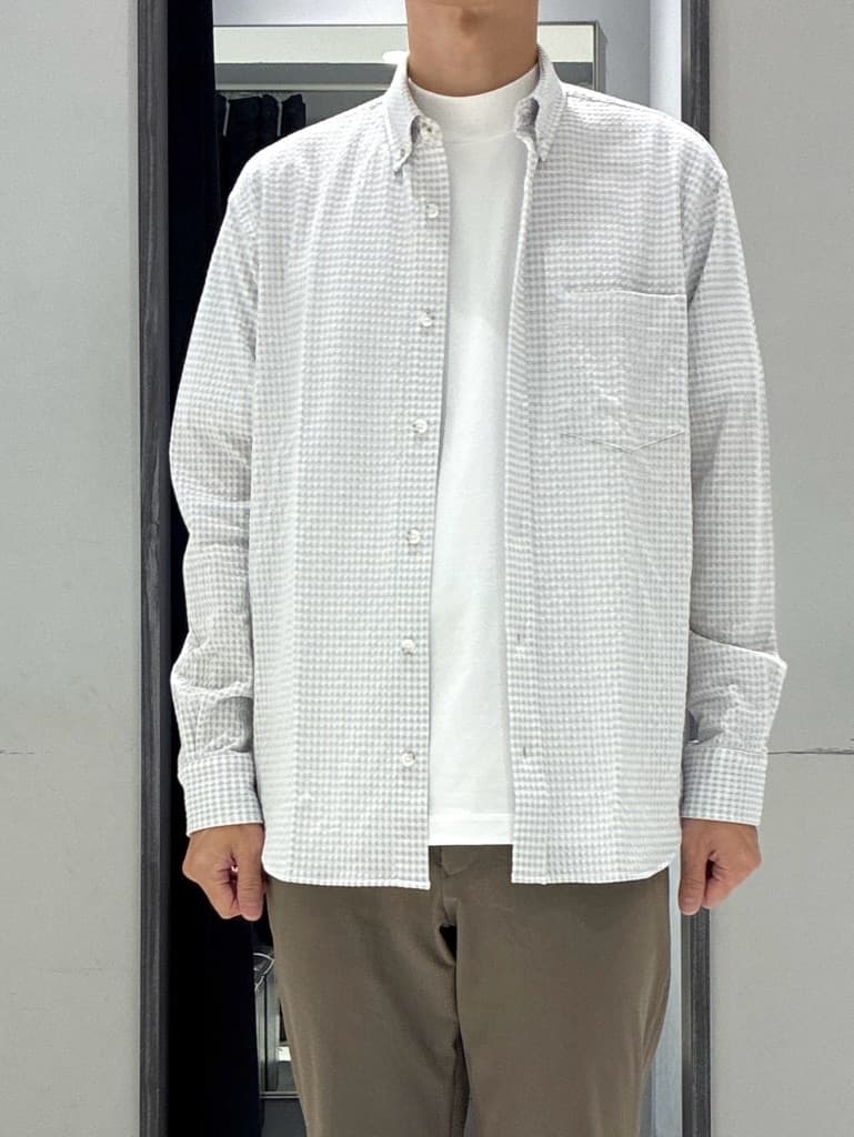 わいずみさんの「TAKEO KIKUCHI｜【抗菌防臭/シーズンレス】シアサッカーギンガムチェック ストレッチシャツ」を使ったコーディネート