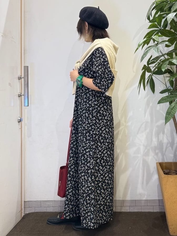 misakiさんの「SHOO･LA･RUE｜【S-LL】クラシカルな 花柄ワンピース」を使ったコーディネート