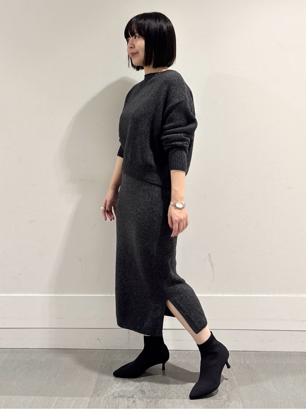 モエカさんの「UNTITLED｜【セットアップ可/ゆったり】ウール混ラメニット」を使ったコーディネート