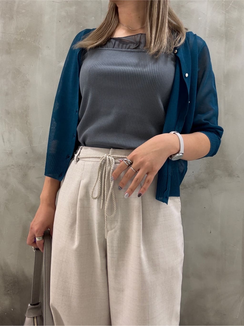 minaさんの「grove｜【雑誌掲載】洗えるシアーカーディガン」を使ったコーディネート