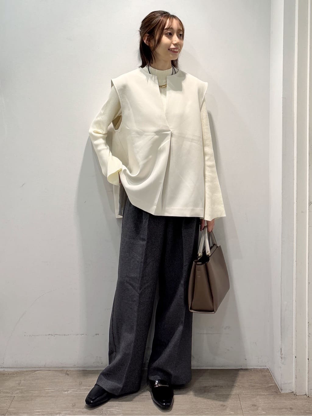 ぶまりんさんの「OPAQUE.CLIP｜ストレッチタックワイドパンツ／セットアップ対応可【洗濯機OK】」を使ったコーディネート