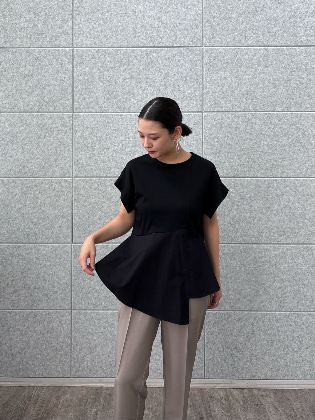 ayanoさんの「INDIVI｜Comfy SET UP｜イージーテーパードパンツ【セットアップ対応／通勤/カセット服】」を使ったコーディネート