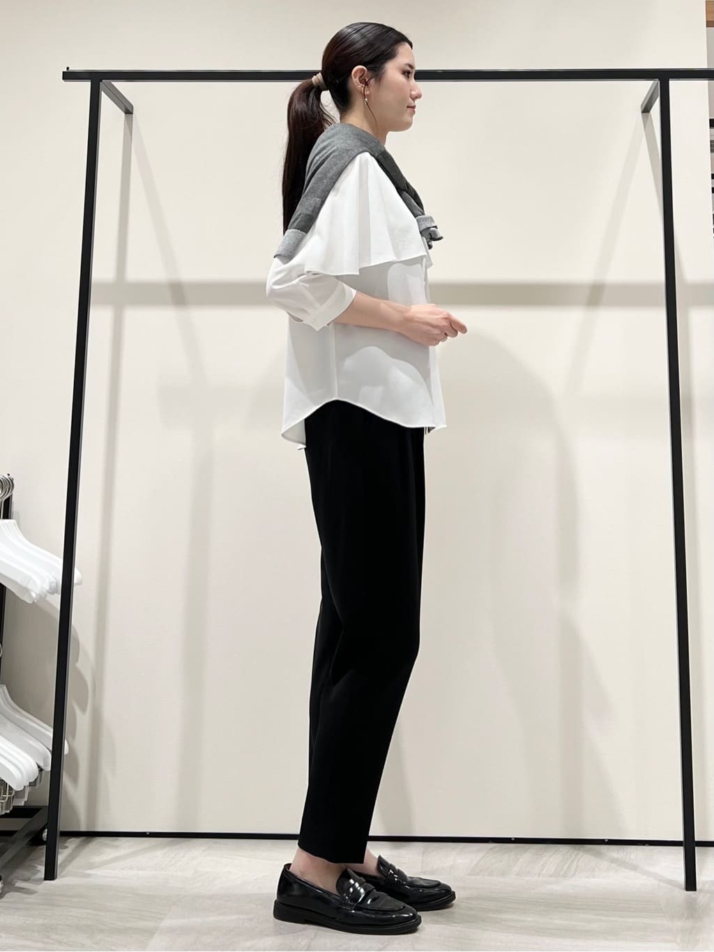 T.Kさんの「INDIVI｜【羽織りとしても活躍！】ケープカラーブラウス」を使ったコーディネート