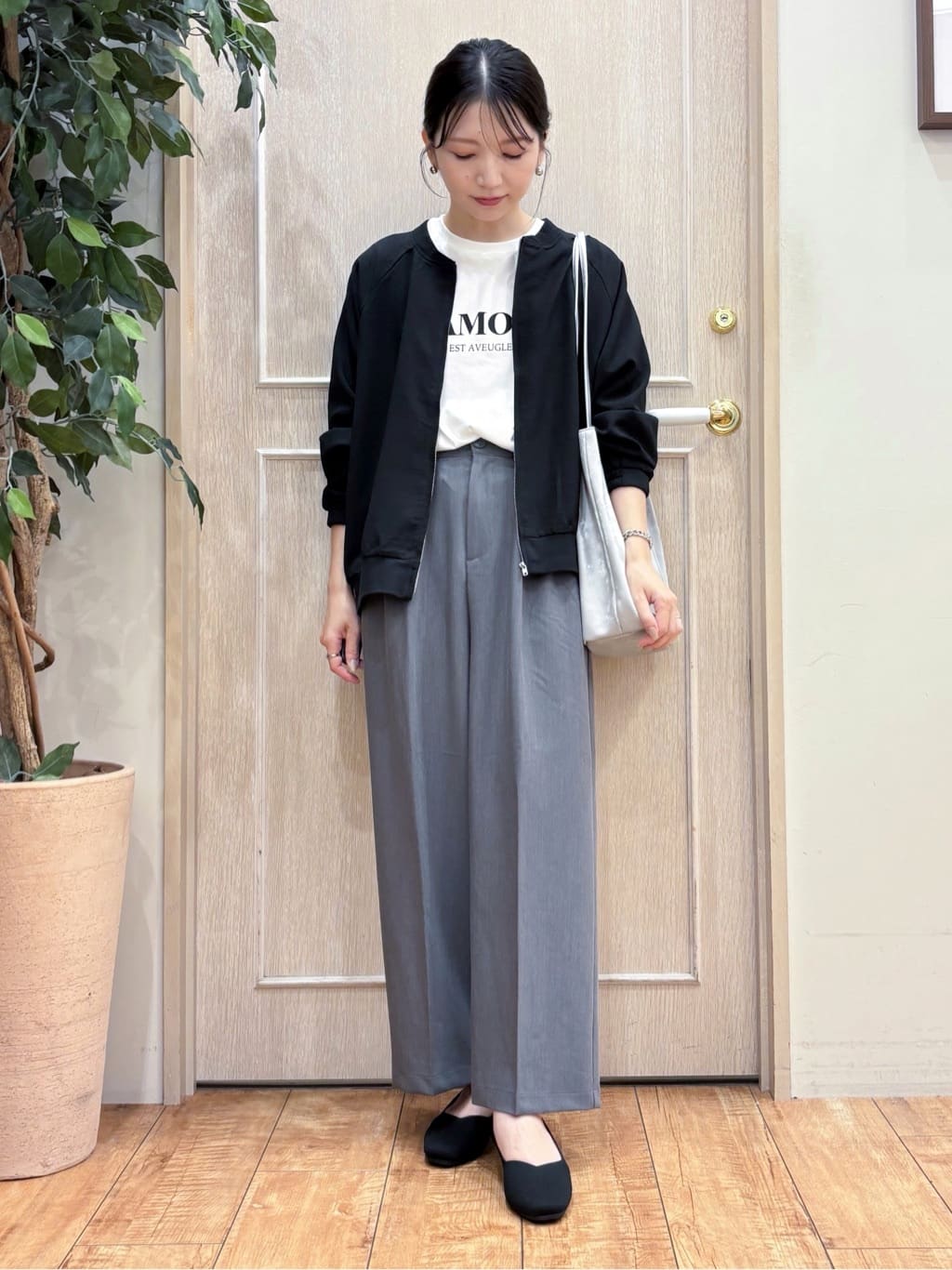 なみさんの「SHOO･LA･RUE｜【洗濯機可/S-LL】さっと羽織れる 軽量リブブルゾン」を使ったコーディネート