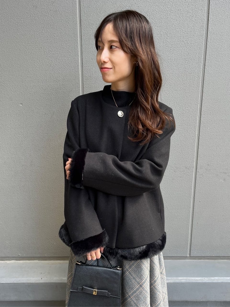 はばさんの「Couture brooch｜【ゆるふわ・通勤】リッシュアンゴラ バックパール調ニット」を使ったコーディネート