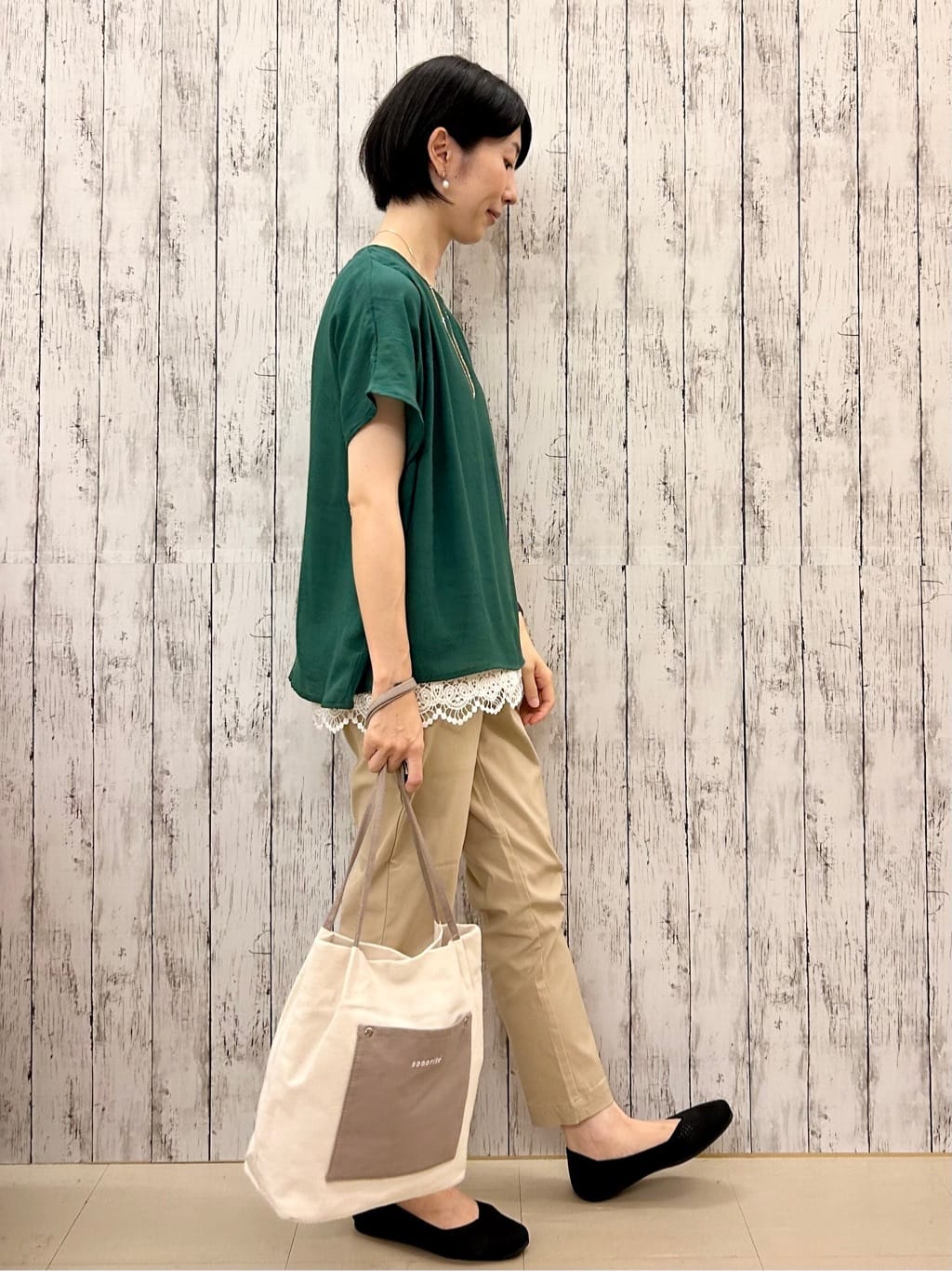 ちぐささんの「SHOO･LA･RUE｜【S-LL】着るだけで簡単にコーデが決まる レースレイヤード風ドルマントップス」を使ったコーディネート