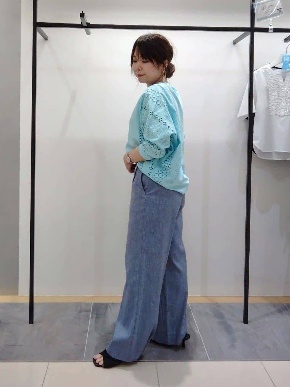 TOMOMIさんの「INDIVI｜スクエアトップロングネックレス」を使ったコーディネート