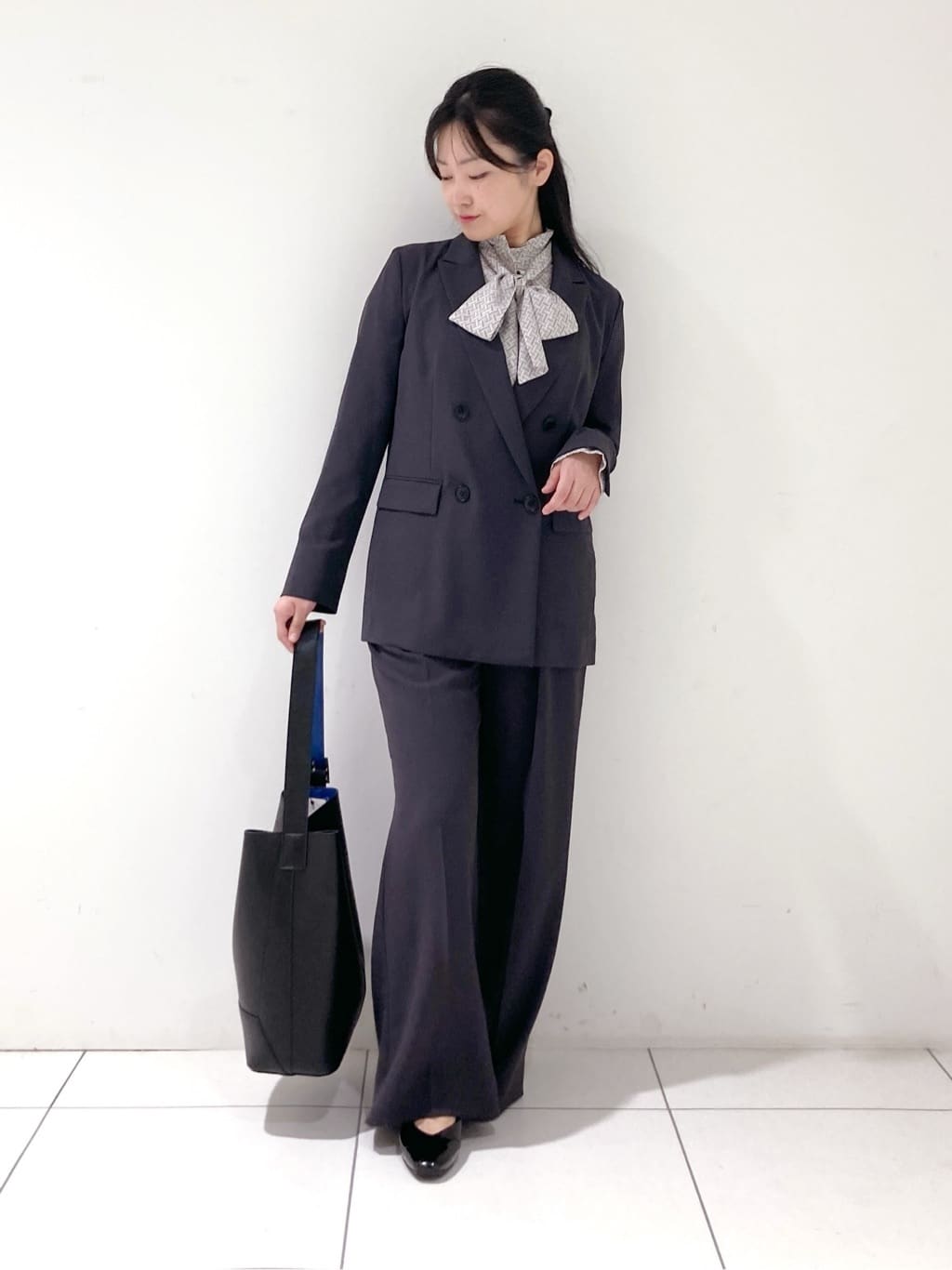 momokoさんの「INDIVI｜ジオメプリントボウタイブラウス」を使ったコーディネート