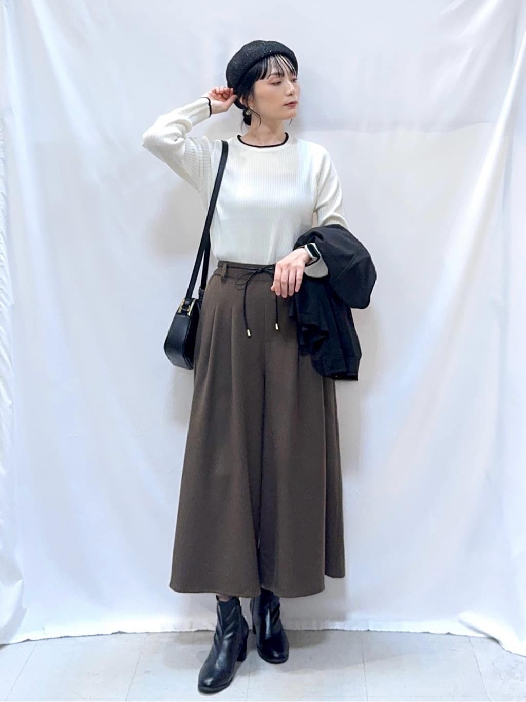 𝐇𝐢𝐫𝐨𝐦𝐢さんの「SHOO･LA･RUE｜【S-LL/2点セット】脚のラインを拾いにくい ベルト付きタックスカーチョパンツ」を使ったコーディネート