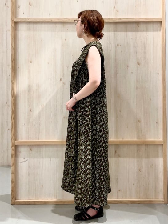 nakoさんの「THE SHOP TK｜ショルダータックワンピース【洗える】」を使ったコーディネート