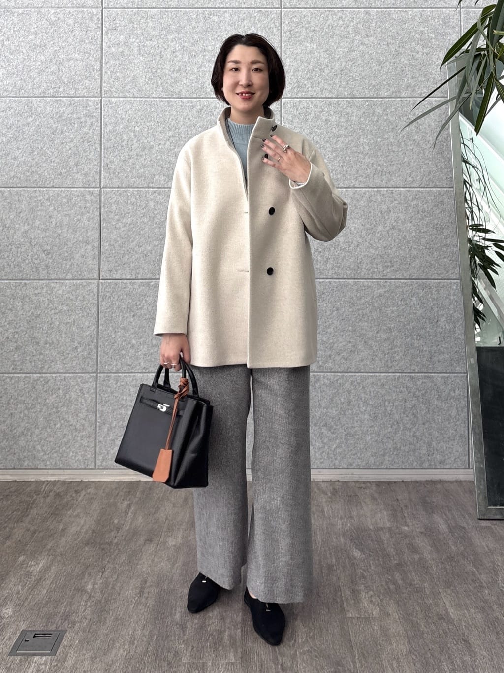 yuriさんの「INDIVI｜【冬ニット人気NO．1！／カシミヤ混】ミドルゲージハイネックニット」を使ったコーディネート