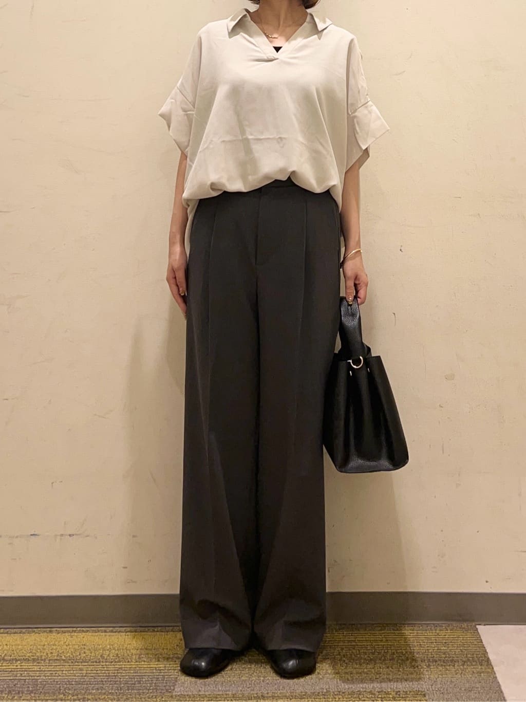 かのさんの「THE SHOP TK｜【インしなくても決まる】スキッパーシャツ/接触冷感/防シワ/速乾」を使ったコーディネート