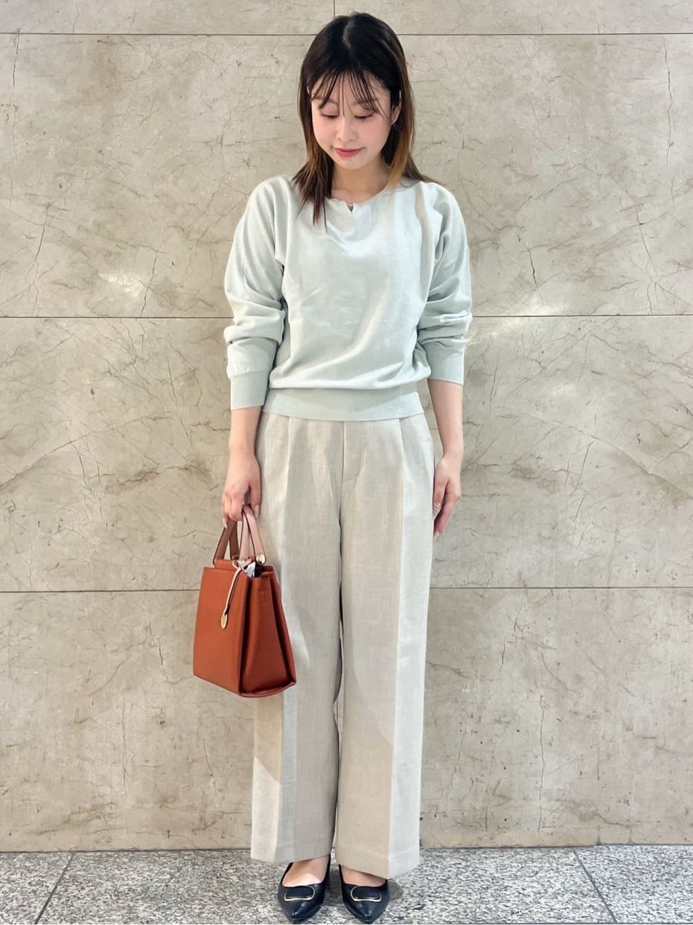 まひるさんの「index｜ワイドストレートパンツ／セットアップ対応可【洗濯機OK／イージーアイロン】」を使ったコーディネート