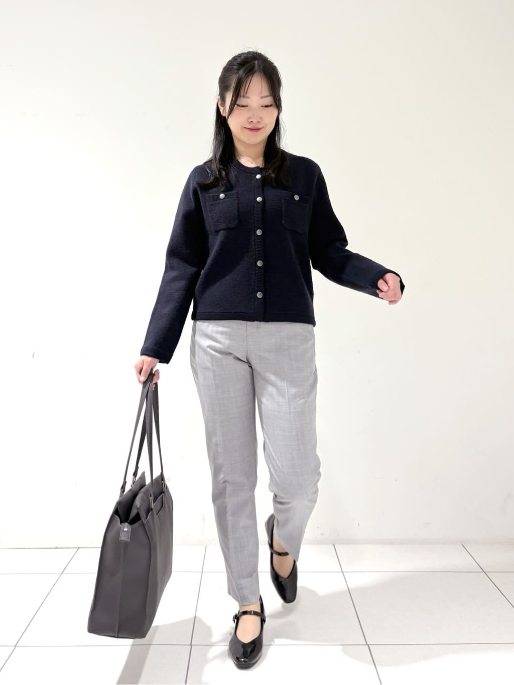 momokoさんの「INDIVI｜【ミニブークレ素材】ジャケットライクカーディガン」を使ったコーディネート