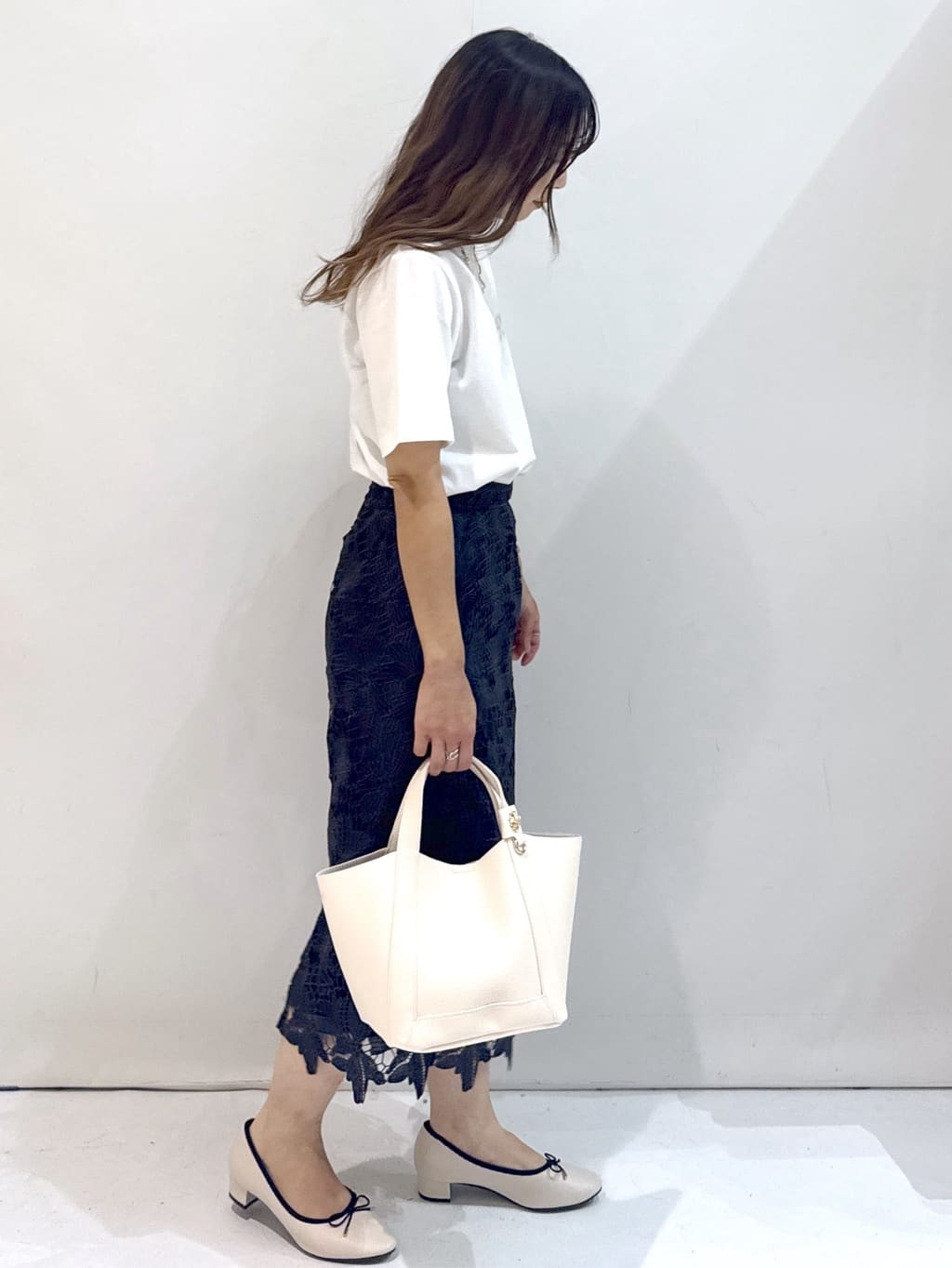 hirokoさんの「OPAQUE.CLIP｜スパンコール刺繍ロゴTシャツ【洗濯機洗い可／接触冷感／UVケア】」を使ったコーディネート