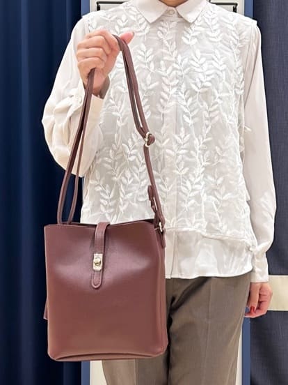 Orikaさんの「grove｜リーフ刺繍スパンコールベスト＆ブラウスセット」を使ったコーディネート