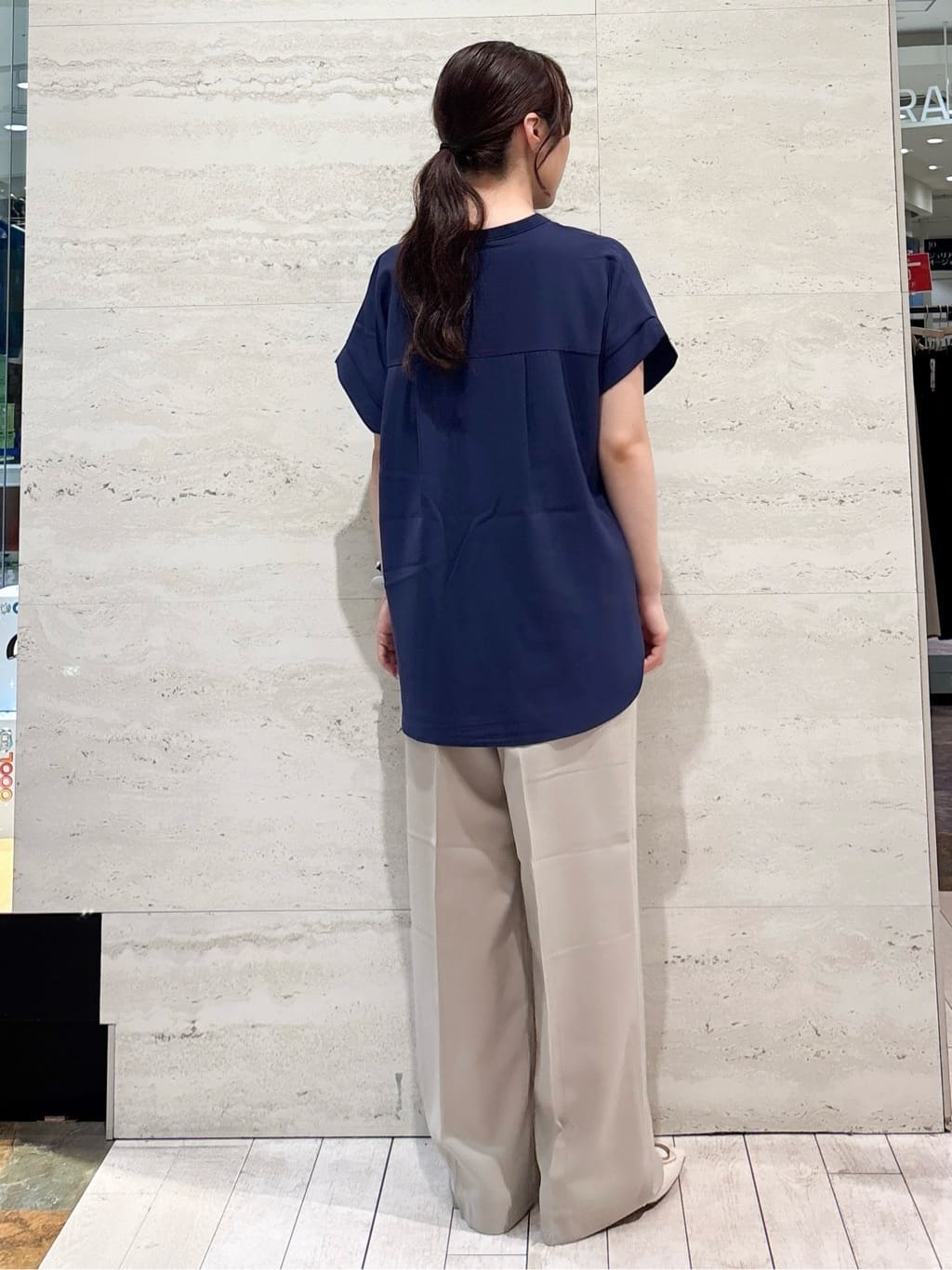 かほさんの「OPAQUE.CLIP｜《7色展開／SS-LLサイズ》ストレッチスキッパーブラウス／セットアップ対応【洗濯機洗い可／防シワ】」を使ったコーディネート