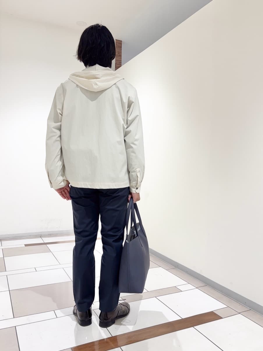 及川さんの「TAKEO KIKUCHI｜【3D ナイロン ストレッチ】ジップアップ フードブルゾン」を使ったコーディネート