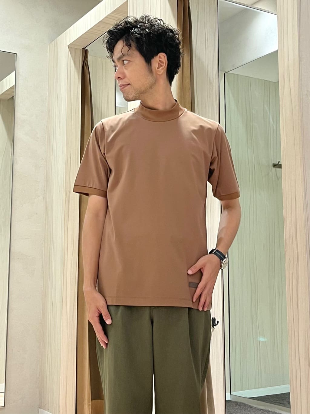 URAさんの「TAKEO KIKUCHI｜【COOL CITY WEAR】モックネック プルオーバー /接触冷感」を使ったコーディネート